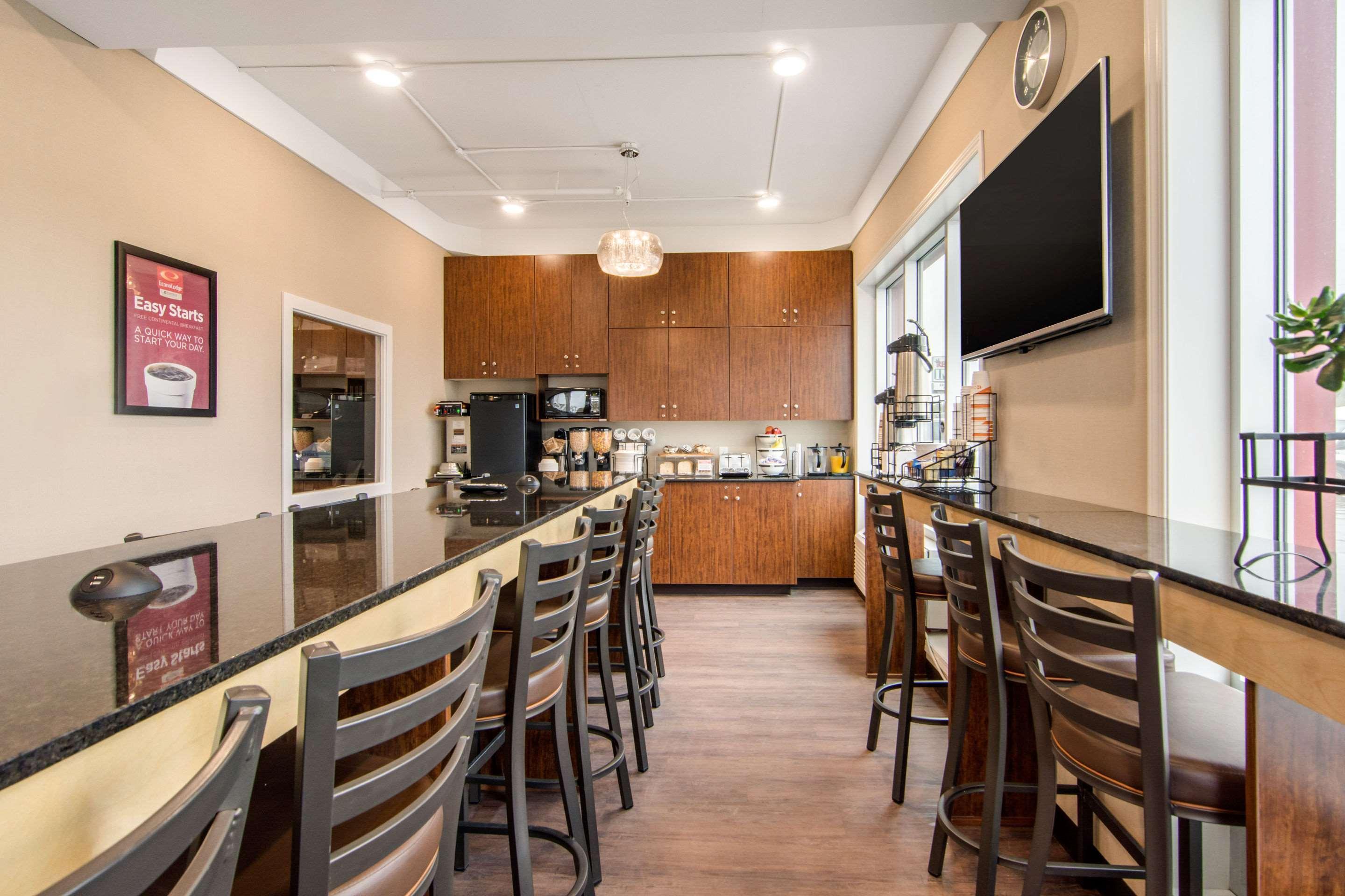 Econo Lodge Fox Creek Екстер'єр фото